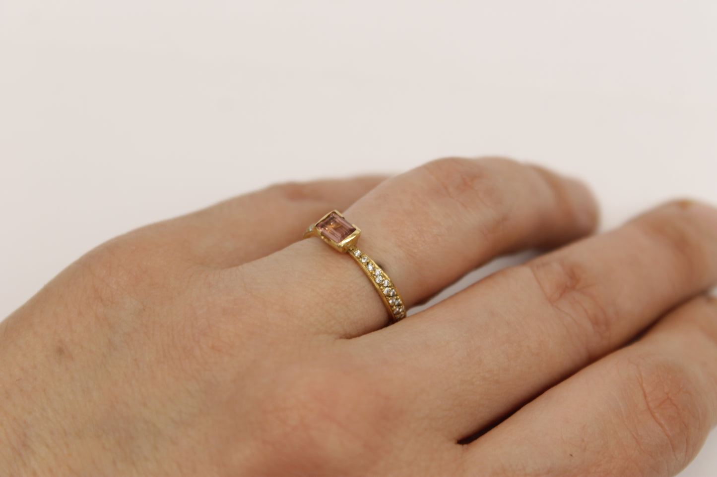 Anillo turmalina rosa