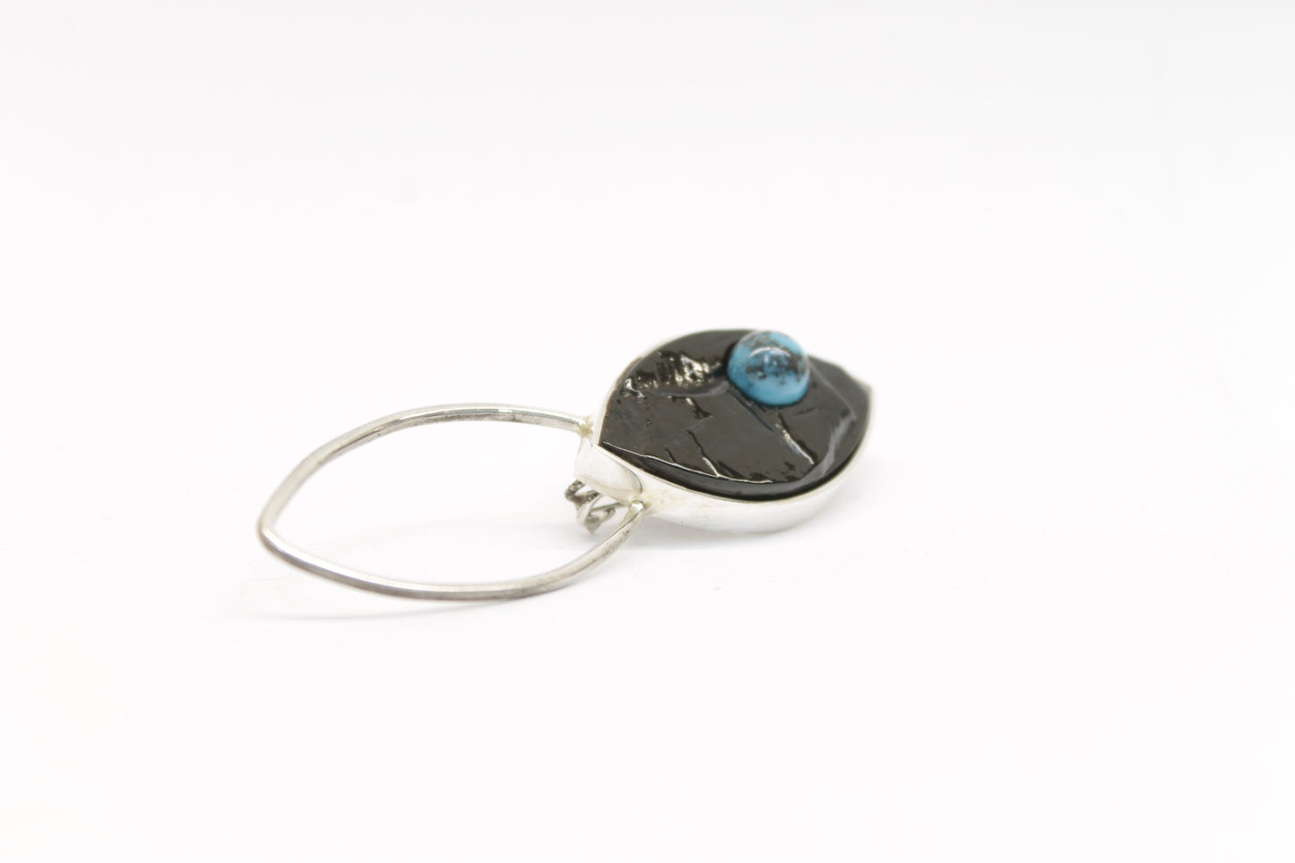 Broche azabache con turquesa
