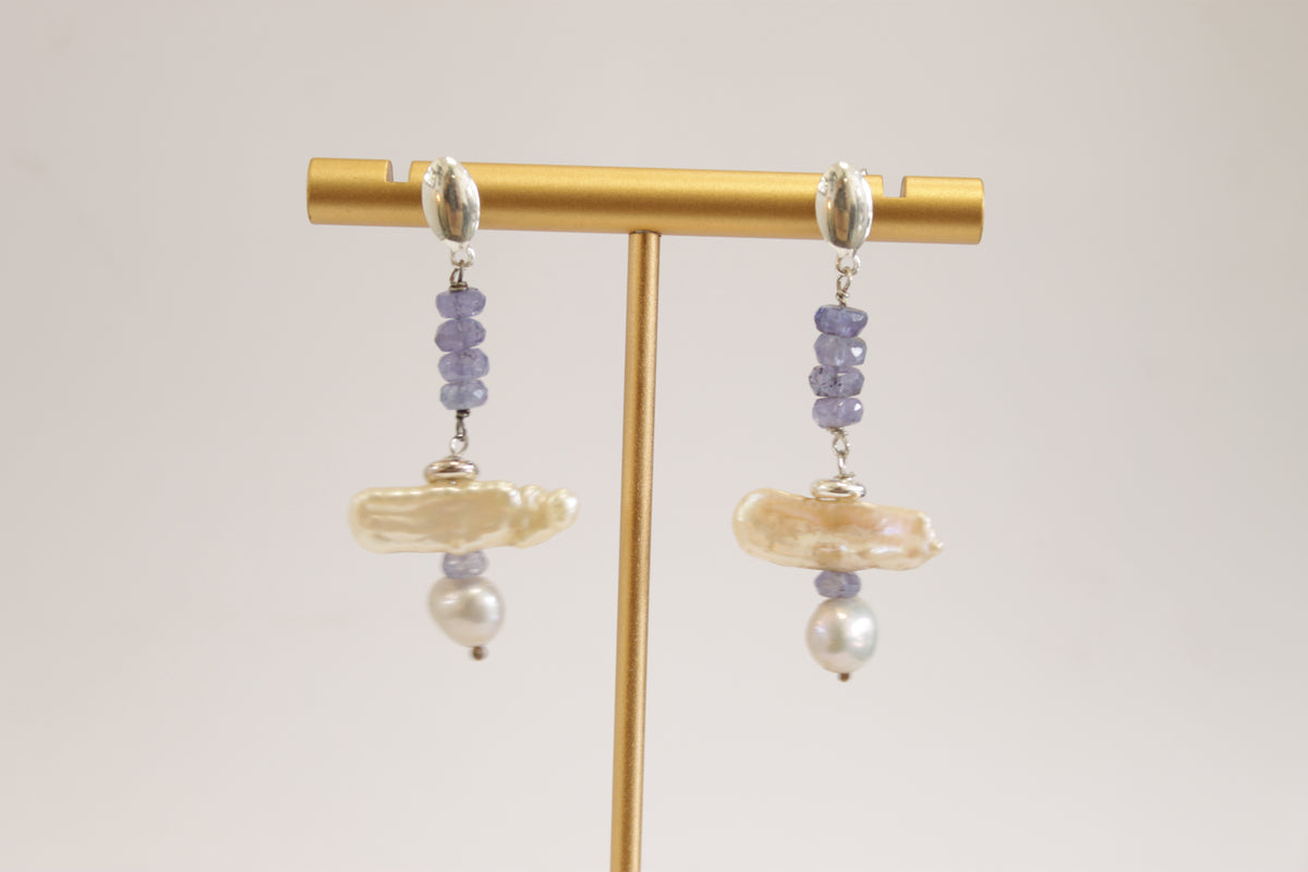 Pendientes perlas y zafiros.