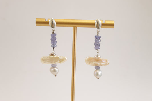 Pendientes perlas y zafiros.
